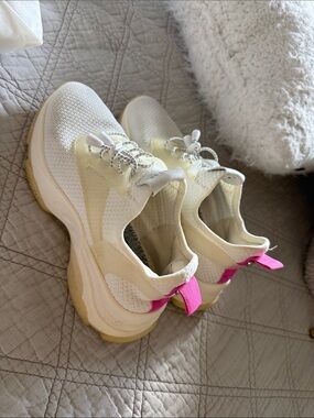 Women's Cream Knit Slip-On Sneakers with Pink Heel Tab